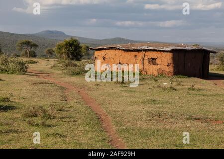 La Tanzanie. Maison de Village Maasai à Ololosokwan, Nord de Serengeti. Banque D'Images