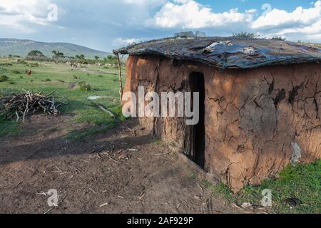 La Tanzanie. Maison de Village Maasai à Ololosokwan, Nord de Serengeti. Banque D'Images