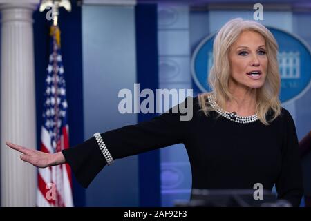Washington DC, USA. 13 Décembre, 2019. Conseiller senior Kellyanne Conway prend la parole lors d'une interview télévisée à la James S. Brady salle des conférences de presse à la Maison Blanche à Washington DC, États-Unis, le vendredi 13 décembre 2019. Credit : Stefani Reynolds/CNP Crédit dans le monde entier | conditions : dpa/Alamy Live News Banque D'Images