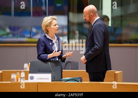 Bruxelles, Belgique. 12 décembre 2019. Le Président du Conseil européen, Ursula von der Leyen, et le président du Conseil européen, Charles Michel parle à l'Europea Banque D'Images