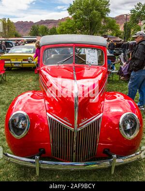 Un bâtiment restauré et modifié 1939 Ford Woody De Luxe Station Wagon dans la Moab Action Avril Car Show dans Moab, Utah. Banque D'Images