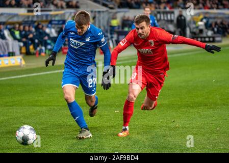 Berlin, Allemagne. 13 Décembre, 2019. Andrej Kramaric (TSG 1899 Hoffenheim) et Daniel Baier (FC Augsburg) au football, Bundesliga, Journée 15 : TSG 1899 Hoffenheim vs FC Augsburg le PreZero Arena le 13 décembre 2019 à Berlin, Allemagne. Photo : Horst/Ettensberger-ESPA ESPA Crédit : Images/Alamy Live News Banque D'Images