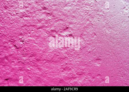 La texture d'un mur peint la plaque de ciment. couleur rose en arrière-plan. mur avec bosses et petits trous. Banque D'Images
