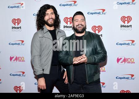 New York, USA. 13 décembre 2019. (L-R) Dan Smyers et Shay Mooney du duo de musique country Dan  + assister à Shay IHeartRadio Z100's Jingle Ball 2019 au Madison Square Garden de New York, NY, le 13 décembre 2019(Photo par Anthony Behar/Sipa USA) Crédit : Sipa USA/Alamy Live News Banque D'Images