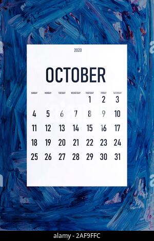 Octobre 2020 calendrier simple sur fond peint avec des couleurs Bleu classique Banque D'Images