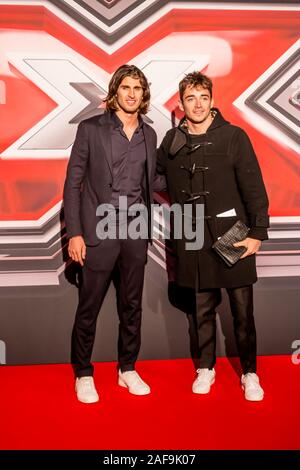 Strasbourg, France. Dec 12, 2019. Photocall au cours de la X-Factor Italie 2019 finale à Mediolanum Forum.Charles Leclerc est un pilote automobile Monégasque, en situation de conduite en Formule 1 pour Ferrari. Antonio Maria Giovinazzi est un pilote automobile italien Alfa Romeo Racing, avec qui il a couru les deux premières courses du championnat de F1 2017 et la saison 2019, et le troisième pilote Ferrari. (Photo de Luigi Rizzo/Pacific Press) Credit : Pacific Press Agency/Alamy Live News Banque D'Images