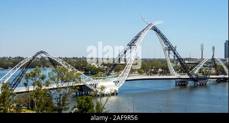 Matagarup un pont à haubans de suspension passerelle piétonne sur la rivière Swan, Perth, Australie occidentale. Banque D'Images