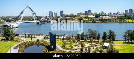 Matagarup un pont à haubans de suspension passerelle piétonne sur la rivière Swan, Perth, Australie occidentale. Banque D'Images