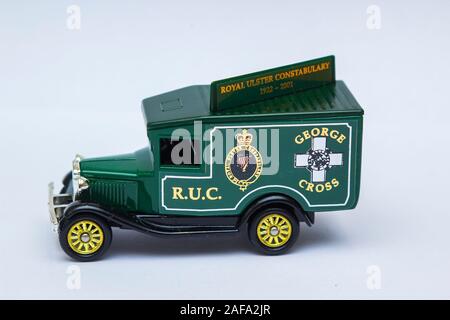 29 novembre 2019 Ford Model T Modèle die cast Van percevable dans la livrée de maintenant inexistant Royal Ulster Constabulary à célébrer leur Georg Banque D'Images