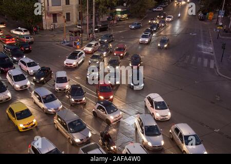 La congestion du trafic dans le centre de Rome, l'Italie, ce qui à la fois la pollution atmosphérique et sonore Banque D'Images