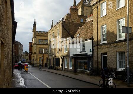 La rue Pembroke l'une des plus petites rues de Cambridge Banque D'Images