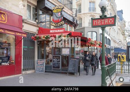 Le Marivaux est un café restaurant à Paris au service de suisse, français et européens y compris foos la fondue et la raclette Banque D'Images