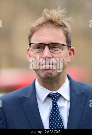 Tobias Ellwood député (Con : Bournmouth) est interviewé sur College Green, Westminster, Décembre 2019 Banque D'Images