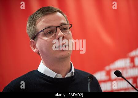 Potsdam, Allemagne. 14 Décembre, 2019. Sebastian Walter, chef de faction du Parti de Gauche dans le Brandebourg, prend la parole à la gauche congrès du parti dans le Brandebourg. Les délégués de discuter des conclusions des pertes dans les élections de l'État le 1er septembre. Credit : Christophe Gateau/dpa/Alamy Live News Banque D'Images