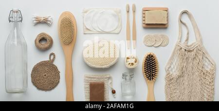 Mise à plat des pinceaux en bambou, savon eco, réutilisable sac bouteille en verre et net Banque D'Images