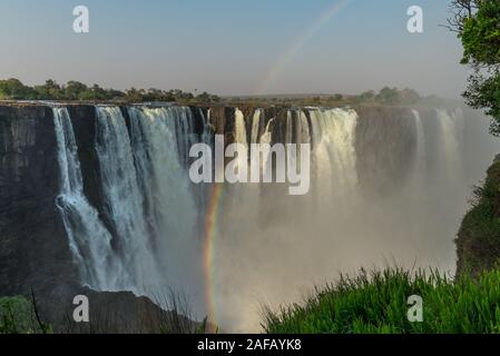 Le Grand Victoria Falls près de Livingstone au Zimbabwe Banque D'Images