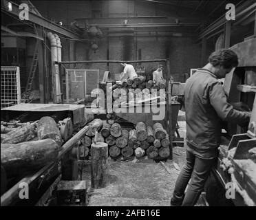 1987 Usine de béton au travail, montrant l'absence de la santé et sécurité en 1980, la Grande-Bretagne Banque D'Images