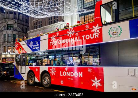 Hop on hop off, Lumières de Noël, tour bus, London, England, UK Banque D'Images