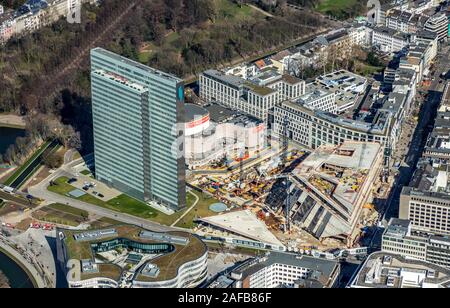 Photo aérienne du site de construction, à côté du bâtiment II Kö-Bogen Schaupielhaus site Düsseldorf, Kö-Bogen, Hofgarten, Dreischeibenhaus Dreischeibenhochhaus, D, Banque D'Images