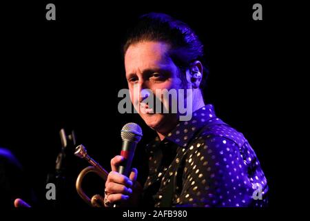 Wilmington, DE, USA. 14 Décembre, 2019. Musicien de jazz BRIAN NEWMAN effectuer pendant une célébration vendredi, 13 septembre 2019, au Théâtre de la Reine à Wilmington, Delaware. Credit : Saquan Stimpson/ZUMA/Alamy Fil Live News Banque D'Images