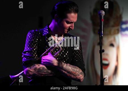 Wilmington, DE, USA. 14 Décembre, 2019. Musicien de jazz BRIAN NEWMAN effectuer pendant une célébration vendredi, 13 septembre 2019, au Théâtre de la Reine à Wilmington, Delaware. Credit : Saquan Stimpson/ZUMA/Alamy Fil Live News Banque D'Images