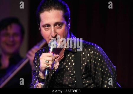 Wilmington, DE, USA. 14 Décembre, 2019. Musicien de jazz BRIAN NEWMAN effectuer pendant une célébration vendredi, 13 septembre 2019, au Théâtre de la Reine à Wilmington, Delaware. Credit : Saquan Stimpson/ZUMA/Alamy Fil Live News Banque D'Images