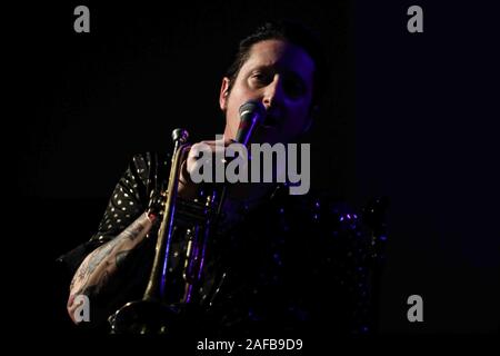 Wilmington, DE, USA. 14 Décembre, 2019. Musicien de jazz BRIAN NEWMAN effectuer pendant une célébration vendredi, 13 septembre 2019, au Théâtre de la Reine à Wilmington, Delaware. Credit : Saquan Stimpson/ZUMA/Alamy Fil Live News Banque D'Images