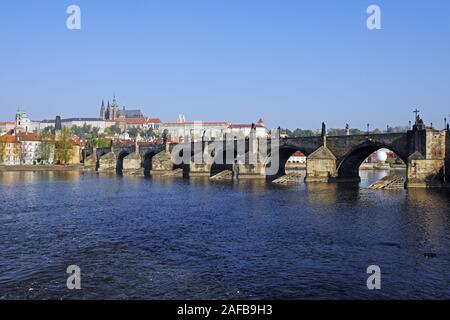 Blick über die Moldau auf die und den Karlsbruecke Veitsdom fruehen am Morgen in Prag, Kleinseite, Tschechien, Europa, Europa, Boehmen Banque D'Images