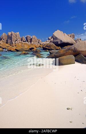 Der extrem schwer erreichbare Traumstrand Anse marron, marron, La Source auch Insel La Digue, Seychellen Banque D'Images