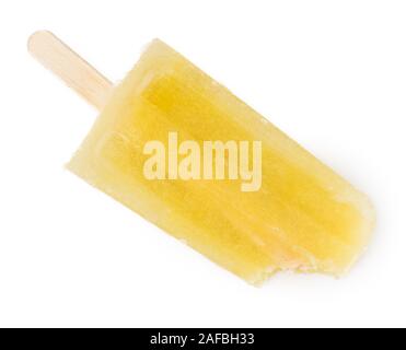 Des sucettes glacées Ananas isolé sur fond blanc (gros plan) Banque D'Images