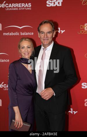 Burkhard Jung mit Ehefrau Ayleena Jung bei der 25. José Carreras dans Gala der Messehalle. Leipzig, 12.12.2019 Banque D'Images