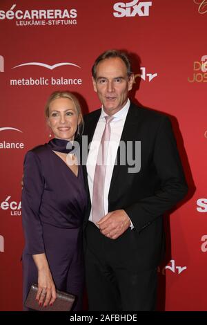 Burkhard Jung mit Ehefrau Ayleena Jung bei der 25. José Carreras dans Gala der Messehalle. Leipzig, 12.12.2019 Banque D'Images