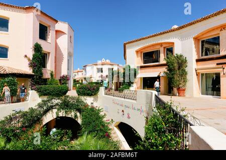 Cityscape with coastal architecture à Porto Cervo luxury resort city Banque D'Images