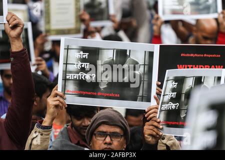 New Delhi, Inde. 14 Décembre, 2019. Des centaines de manifestants le Samedi a eu de rues de Delhi, le Jantar Mantar contre les récentes modifications apportées à la Loi sur la citoyenneté.Le projet de loi propose des modifications à une loi de 1955 pour offrir la citoyenneté à persécuté les Hindous, les Bouddhistes, les Sikhs, les jaïns, les Parsis et les chrétiens du pays à majorité musulmane du Bangladesh, l'Afghanistan et le Pakistan. Une fois informé, il accorde la citoyenneté aux personnes persécutées à partir de ces communautés, à condition qu'ils résident en Inde pour six ans. La date limite est le 31 décembre 2014. Credit : ZUMA Press, Inc./Alamy Live News Banque D'Images