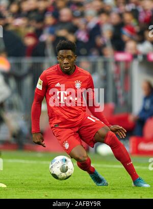 Munich, Allemagne. 14 Décembre, 2019. FC Bayern Munich - football Brême, Munich 14 Déc 2019. Alphonso DAVIES, FCB 19 FC BAYERN MUNICH - Werder Brême 6-1 - DFL RÈGLEMENT INTERDIT TOUTE UTILISATION DES PHOTOGRAPHIES comme des séquences d'images et/ou quasi-vidéo - 1.ligue de soccer allemand, Munich, le 14 décembre 2019 saison 2019/2020, match day 15, FCB, München Crédit : Peter Schatz/Alamy Live News Banque D'Images