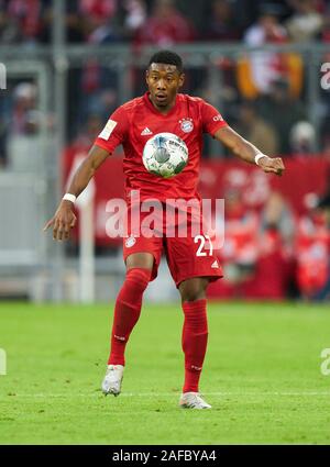 Munich, Allemagne. 14 Décembre, 2019. FC Bayern Munich - football Brême, Munich 14 Déc 2019. David ALABA, FCB 27 FC BAYERN MUNICH - Werder Brême 6-1 - DFL RÈGLEMENT INTERDIT TOUTE UTILISATION DES PHOTOGRAPHIES comme des séquences d'images et/ou quasi-vidéo - 1.ligue de soccer allemand, Munich, le 14 décembre 2019 saison 2019/2020, match day 15, FCB, München Crédit : Peter Schatz/Alamy Live News Banque D'Images