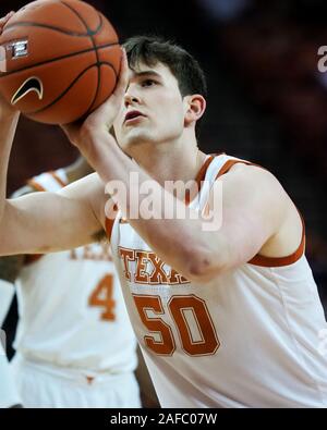 Austin, Texas, États-Unis. 14 Décembre, 2019. S Baker # 50 de la Texas longhorns en action contre la Central Michigan Chippewas au Frank Erwin Center à Austin au Texas. La Central Michigan mènent 42-36 à la mi.Robert Backman/Cal Sport Media. Credit : csm/Alamy Live News Banque D'Images