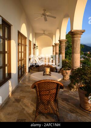 Terrasse privée de la chambre VIP à Casa Kimberly, Puerto Vallarta, Jalisco, Mexique. Banque D'Images