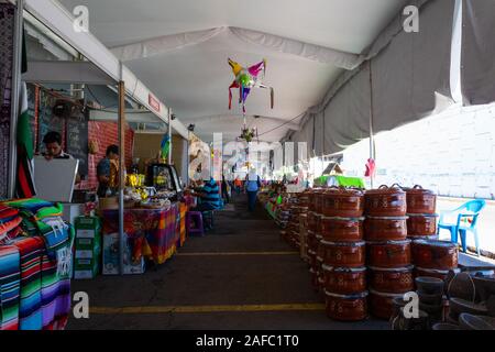 Le Sinaloa, Mexique - 12 décembre 2019 : Vente d'artisanat mexicain au marché local Banque D'Images