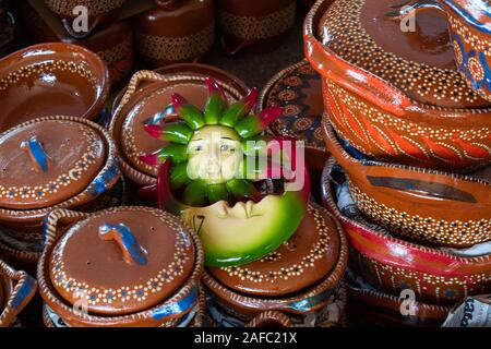 Le Sinaloa, Mexique - 12 décembre 2019 : Vente d'artisanat mexicain au marché local Banque D'Images