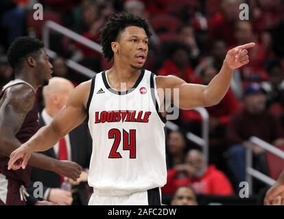 Louisville, États-Unis. 14 Décembre, 2019. Louisville Cardinals Dwayne Sutton (24) célèbre après avoir frappé un panier à trois points contre l'Est de Kentuck durant la seconde moitié de jouer au KFC Yum ! Dans le centre de Louisville, Kentucky, Samedi, Décembre 14, 2019. Photo de John Sommers II /Crédit : UPI UPI/Alamy Live News Banque D'Images