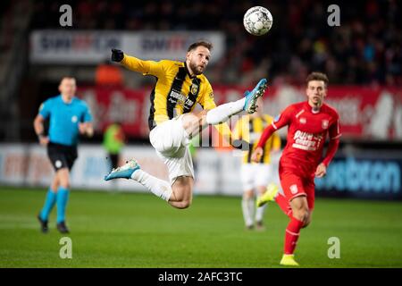 ENSCHEDE, 14-12-2019 Grols , Veste , de l'Eredivisie néerlandaise Football la saison 2019 / 2020 . Tim Matavz Vitesse DVD pendant le match FC Twente - Vitesse Banque D'Images