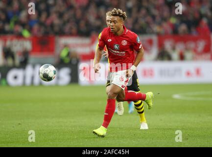 Mainz, Allemagne. 14 Décembre, 2019. firo : 14.12.2019, football, 1.Bundesliga, la saison 2019/2020, FSV FSV FSV Mainz 05 - Borussia Dortmund BVB, 4 : 0 customer MALONG, Mayence, des duels | Conditions de crédit dans le monde entier : dpa/Alamy Live News Banque D'Images