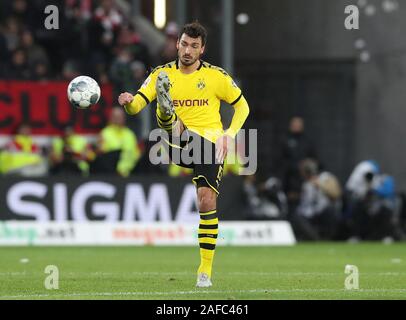 Mainz, Allemagne. 14 Décembre, 2019. firo : 14.12.2019, football, 1.Bundesliga, la saison 2019/2020, FSV FSV FSV Mainz 05 - Borussia Dortmund BVB, 4 : 0 Mats HUMMELS, BVB, l'action individuelle dans le monde de l'utilisation | Credit : dpa/Alamy Live News Banque D'Images