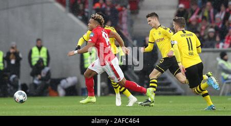 Mainz, Allemagne. 14 Décembre, 2019. firo : 14.12.2019, football, 1.Bundesliga, la saison 2019/2020, FSV FSV FSV Mainz 05 - Borussia Dortmund BVB, 4 : 0 customer MALONG, Mayence, des duels | Conditions de crédit dans le monde entier : dpa/Alamy Live News Banque D'Images