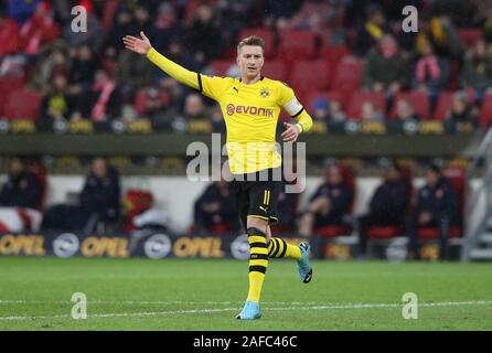 Mainz, Allemagne. 14 Décembre, 2019. firo : 14.12.2019, football, 1.Bundesliga, la saison 2019/2020, FSV FSV FSV Mainz 05 - Borussia Dortmund BVB, 4 : 0 Marco REUS, BVB, le geste d'utilisation dans le monde entier | Credit : dpa/Alamy Live News Banque D'Images