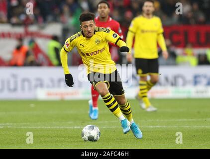 Mainz, Allemagne. 14 Décembre, 2019. firo : 14.12.2019, football, 1.Bundesliga, la saison 2019/2020, FSV FSV FSV Mainz 05 - Borussia Dortmund BVB, 4 : 0 Jadon, Sancho, BVB, l'action individuelle dans le monde de l'utilisation | Credit : dpa/Alamy Live News Banque D'Images