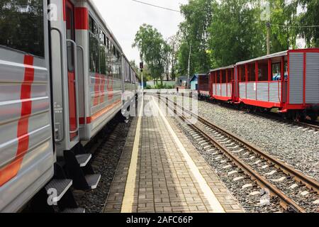 Nizhny Novgorod, Russie - 20 juil 2019 : chemin de fer pour enfants de Nijni-Novgorod. Plate-forme d'atterrissage tôt le matin Banque D'Images