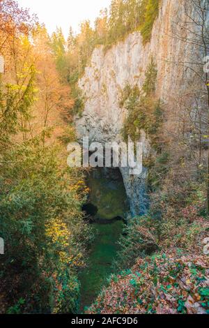 Macocha gorge abîme, gouffre Macocha Propast tchèque est dans le système de grottes du Karst morave de la République tchèque, la Moravie du Sud, près de city Brno et Banque D'Images