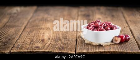 Cerises en conserve frais sur un arrière-plan vintage comme détaillé close-up shot Banque D'Images